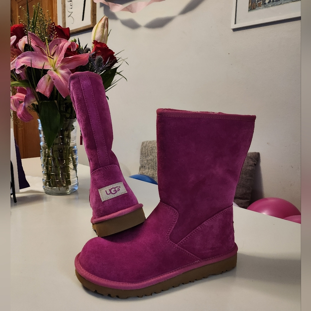 Pink ugg boots like new! Sherpa sheepskin